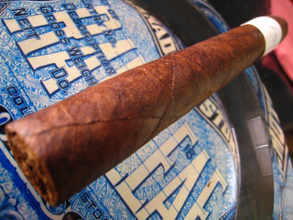 blind_cigar_5_3 La Flor Dominicana Coronado Maduro