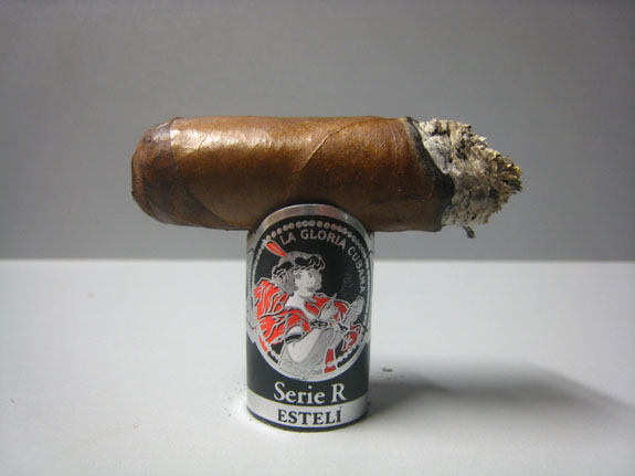 La Gloria Cubana Serie R Esteli