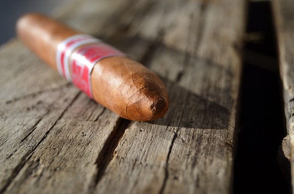Regius Exclusivo U.S.A. Red Label Pressed Perfecto